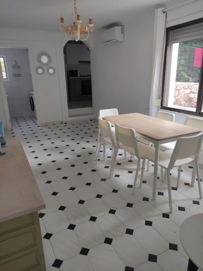 En Rotas, Apartment